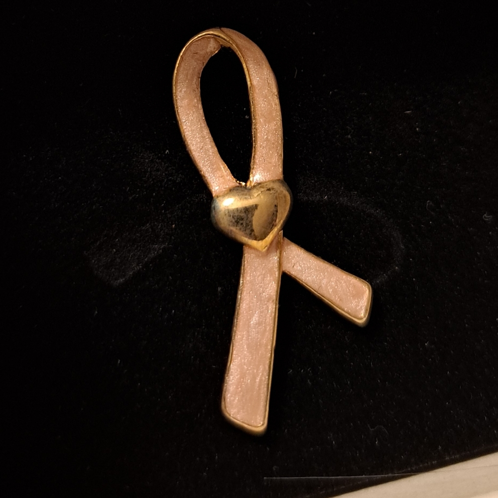 Vintage 2002 Avon Heart of the Crusade Pin